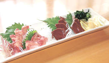 ▲馬肉の「たん炙り」と「ハツ炙り」(各972円)