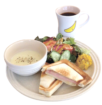 ▲スープとホットサンドのプレート(ドリンクつきで1300円。提供は午後2時まで)