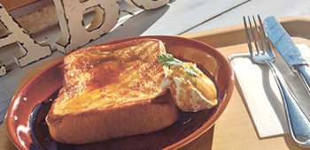 ▲「カフェオレフレンチトースト」(529円)。飲み物はセット料金でプラス216円