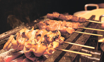 ▲炭火焼きのもつ焼き