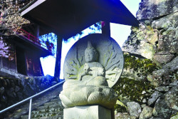 伊那市高遠町の桂泉院にある高遠石工・守屋貞治の菩薩像