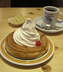 シロノワール(レギュラーサイズ)とブレンドコーヒー