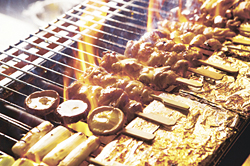 炭火で香ばしく焼いた「焼き鳥」
