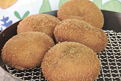 カレーパン(195円)