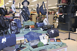 ワンランク上の上質な革製品が魅力のメンズ服飾売り場「マルシェブラン」