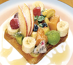 果実トースト700円