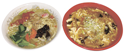 什錦湯麺(台湾風五目ラーメン・左)と酸辣湯麺(スーラータンメン・右)