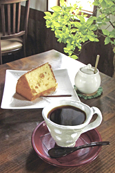 ブレンドコーヒーとシフォンケーキ