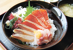 新メニューの「こいするシナノサーモン丼」(ランチ限定)