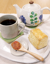 スコーンと紅茶のセット(500円)