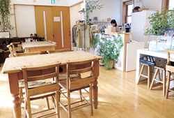 貸し切りのパーティーが開かれることも。個室もあり(要予約)