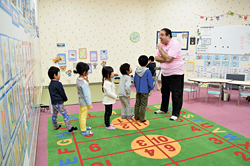体も動かしながら楽しくレッスン!