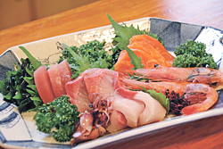 おすすめ「刺身盛り合わせ」(1620円)