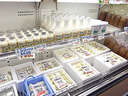 通年の人気商品「望月高原ヨーグルト」。セット商品はギフトに最適