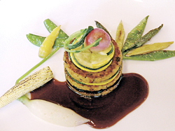 豆と野菜のミルフィーユ仕立て 赤ワインソース