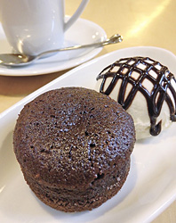 自家製ケーキ「フォンダンショコラ」(500円)