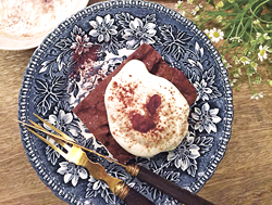 カフェメニューの濃厚ガトーショコラ(700円)