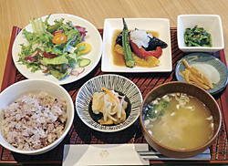 ランチメニューの「おばんざい定食」