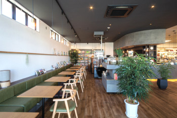 ▲絵本やジュースもあり、子どもも楽しめる落ち着いた店内