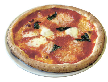 ピザの一番人気は定番の「マルゲリータ」（1320円）