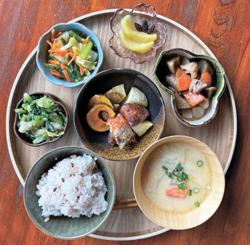 あの店この店＝四季のお惣菜（そうざい） むすび野