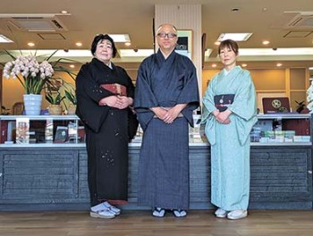 中央が社長の田中浩二さん