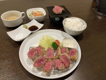 お店・ア・ラ・カルト＝キッチン カルラ