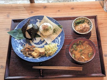 お店・ア・ラ・カルト＝いざよい
